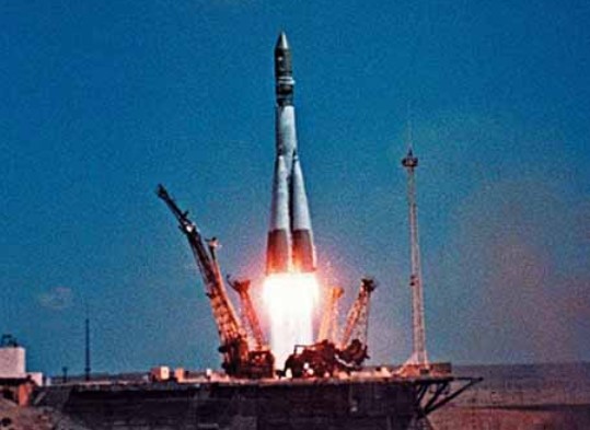 В каком порядке происходили эти события в XX веке? А) Полет Юрия Гагарина в космос Б) Подписание Варшавского договора В) 20-й съезд КПСС Г) Начало первой пятилетки