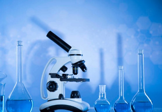 Какое химическое соединение является основным действующим компонентом всех моющих средств?