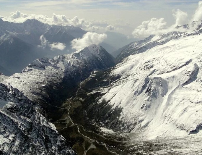  На северо-востоке какой европейской страны расположен горный массив Вогезы?