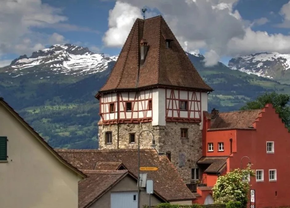 Как звучит официальное название государства?