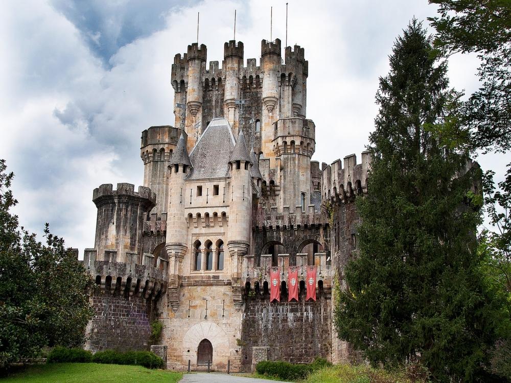  В каком замке родился Мишель де Монтень?
