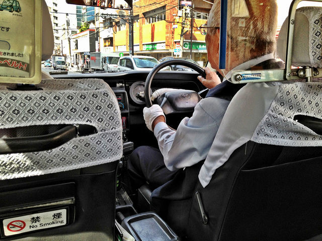 Законов, регламентирующих поведение пассажиров, мало – но они есть. В Японии, например, вас оштрафуют, если вы сядете в машину к водителю, который...