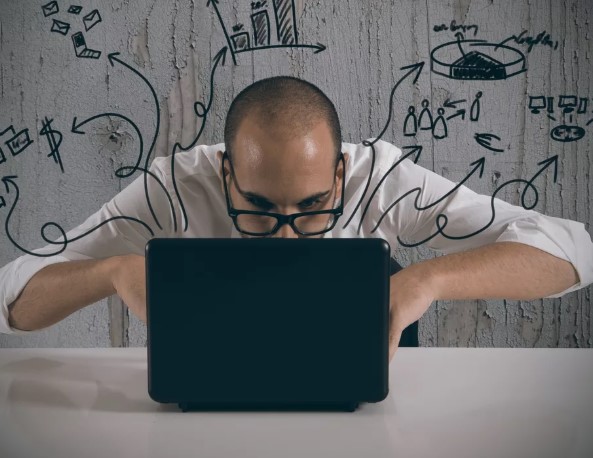 Можно представить систему клиент - сервер как набор сервисов, предоставляемых серверами клиентам