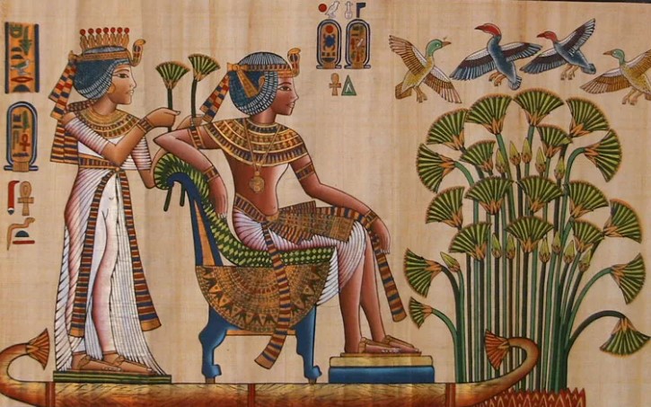 Какой фараон стал первым фараоном с именем в честь бога солнца Ра?