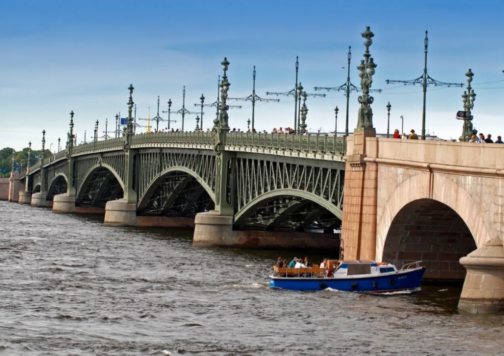 Какой мост был схож по конструкции с Мало-Калинкиным мостом?