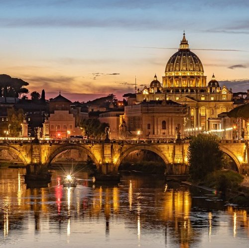 Столица этого государства расположена на реке Тибр.