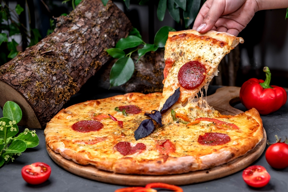 Заманчивый аромат пиццы можно услышать не только из пиццерий. Что еще необычное наградили таким запахом?