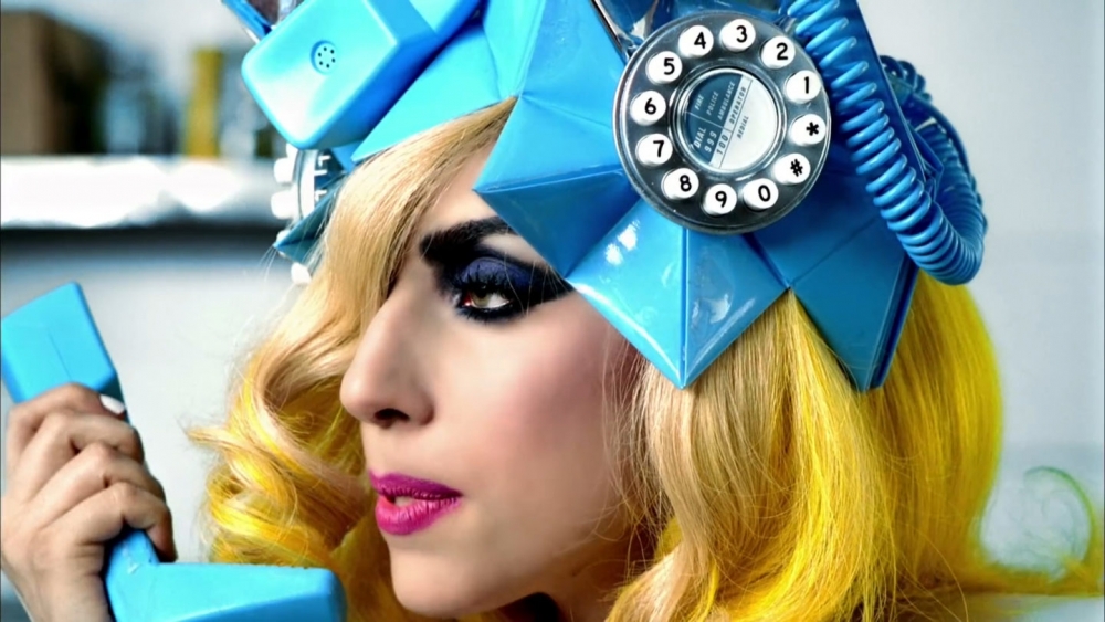 С какой певицей Леди Гага записала песню Telephone?