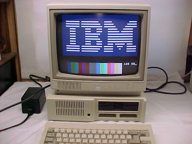 Когда IBM представила свой первый персональный компьютер, Apple выпустила рекла﻿му в Wall Street Journal со словами «Добро пожаловать, IBM. Серьёзно».