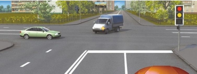 При включении зелёного сигнала светофора Вы должны уступить дорогу: