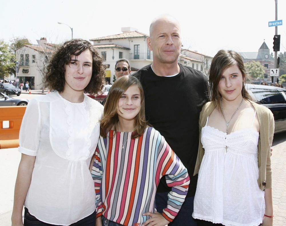 Какая голливудская красавица была женой Уиллиса почти 13 лет и родила ему трёх дочерей?
