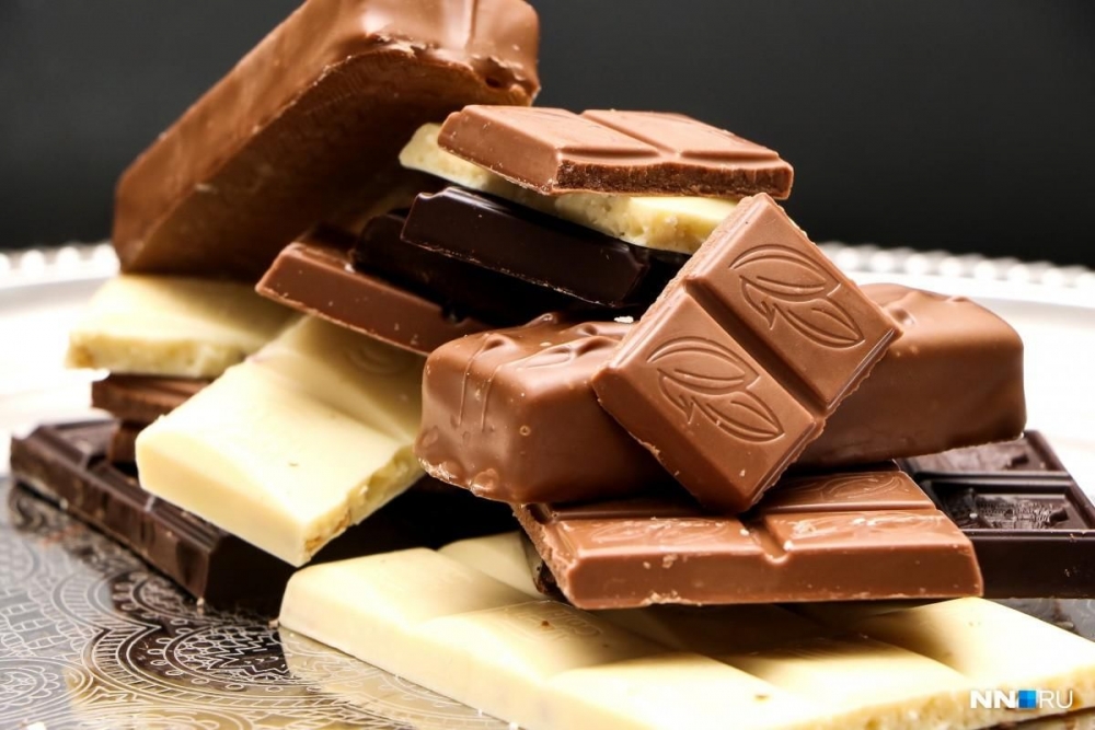  В чём заключается отличие белого шоколада от чёрного и молочного?