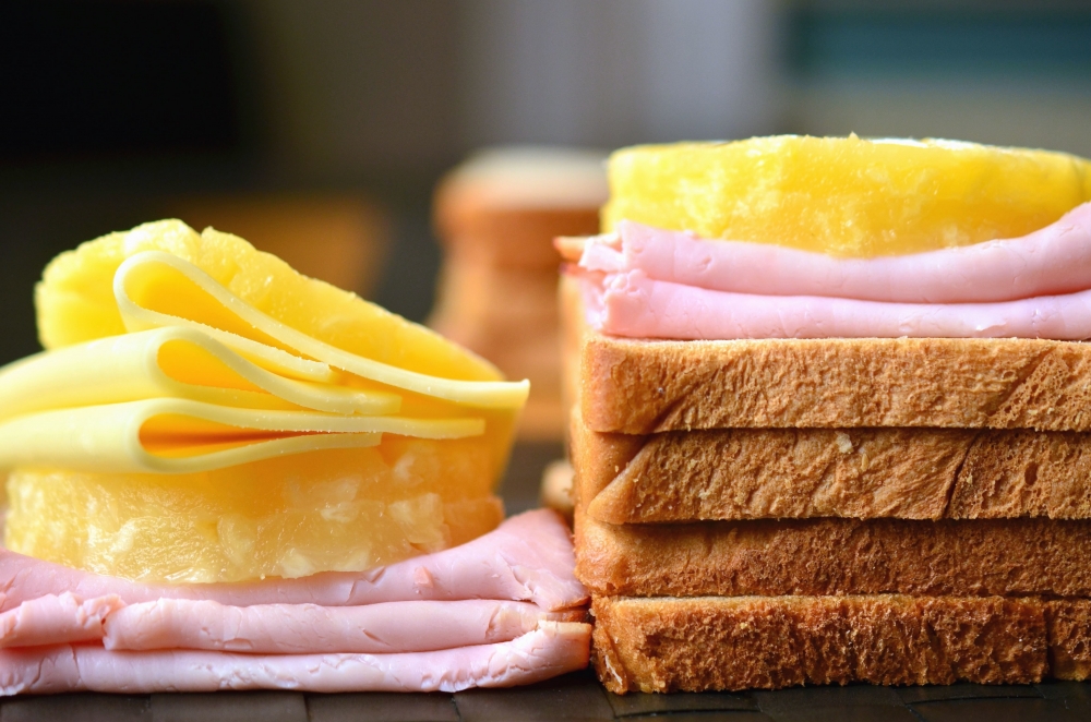 Завтрак этой страны поражает своим разнообразием мяса, сыра и хлеба на тарелке