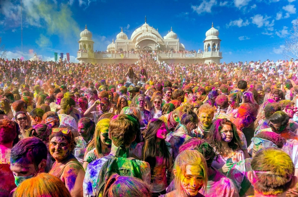 В честь чего празднуют фестиваль Холи в Индии?