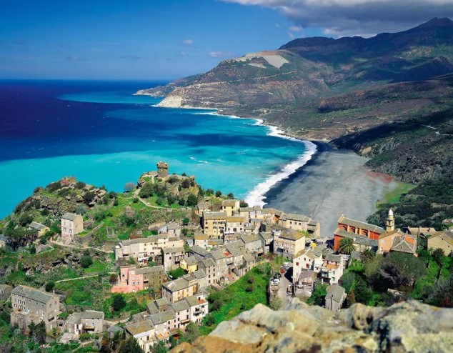 Какому государству принадлежит остров Корсика?