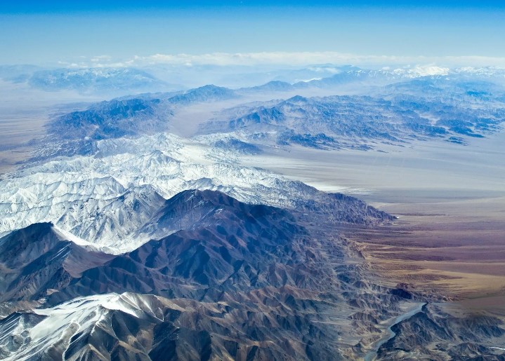  В каких горах берут своё начало реки Эльба, Одра и Морава?