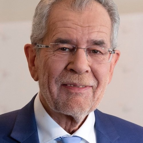 Александр Ван дер Беллен в 2017 был избран президентом ...