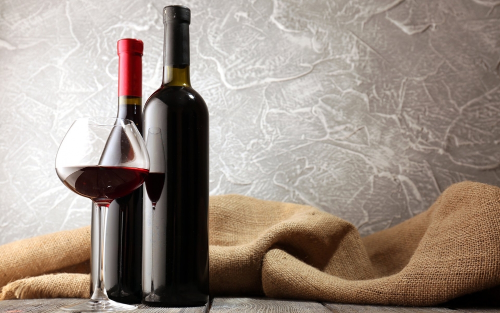 Какие вина вырабатываются из двух или нескольких партий виноматериалов из разных сортов винограда?