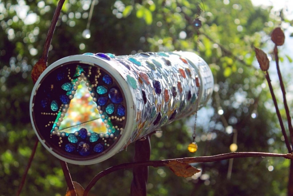 Кто, экспериментируя с поляризацией света, изобрел очаровательную детскую игрушку — калейдоскоп?