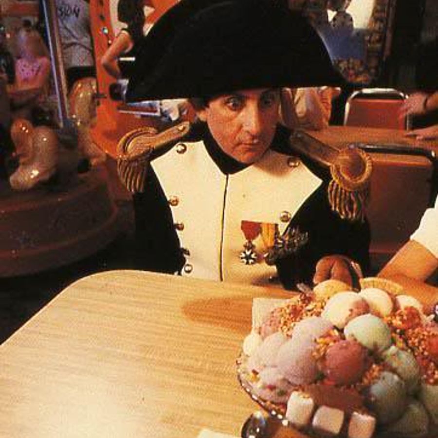 Правда ли что Наполеон настолько любил мороженое, что на остров Святой Елены, где он отбывал ссылку, привезли устройство для производства мороженого?