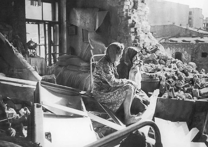 Выберите из чего делали открытки в блокированном городе