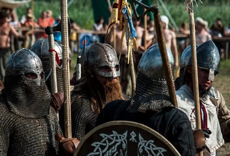 К какой битве привязана условная дата окончания эпохи викингов?