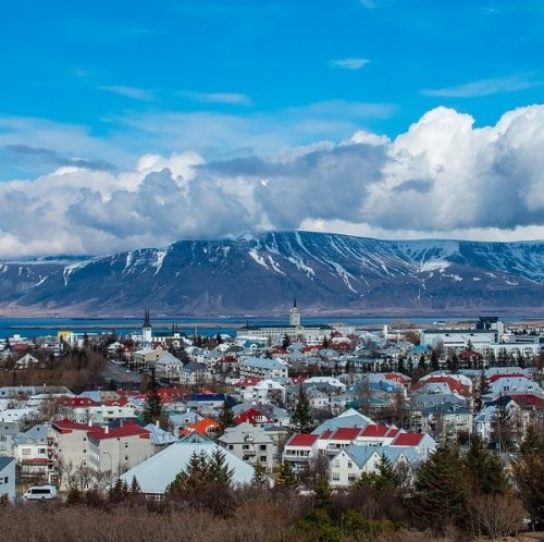  Это государство расположено на одноименном острове.