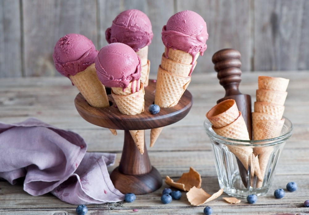Форма мороженого менялась, десерт не всегда был таким, каким мы привыкли его видеть. Первое эскимо, которое появилось на постсоветском пространстве в 1935 году, имело форму: