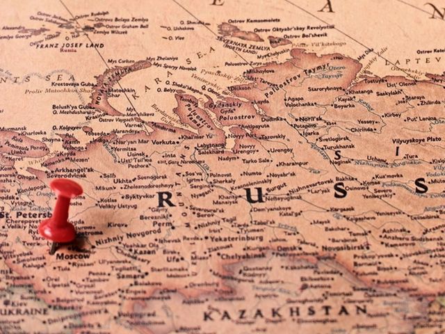 Самая северная точка России — мыс Челюскин, самая южная находится в Дагестане, восточная – на острове Ратманова в Беринговом проливе. Какая самая западная точка России?