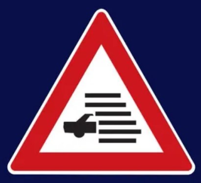 Как вы думаете, что означает этот дорожный знак?