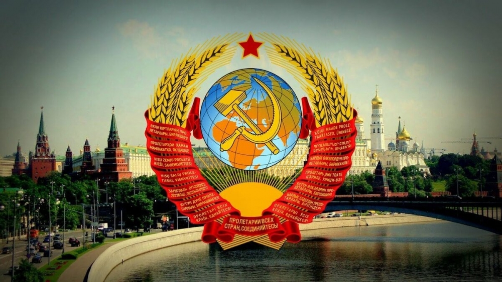 Комсомольское объединение занимало особое место в жизни советской молодежи. В какой день отмечали День рождения комсомола?