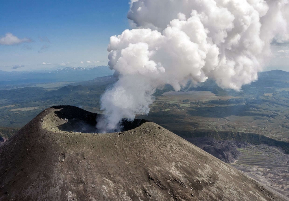 Этот вулкан находится в центре одноименного национального парка на острове Тенерифе.