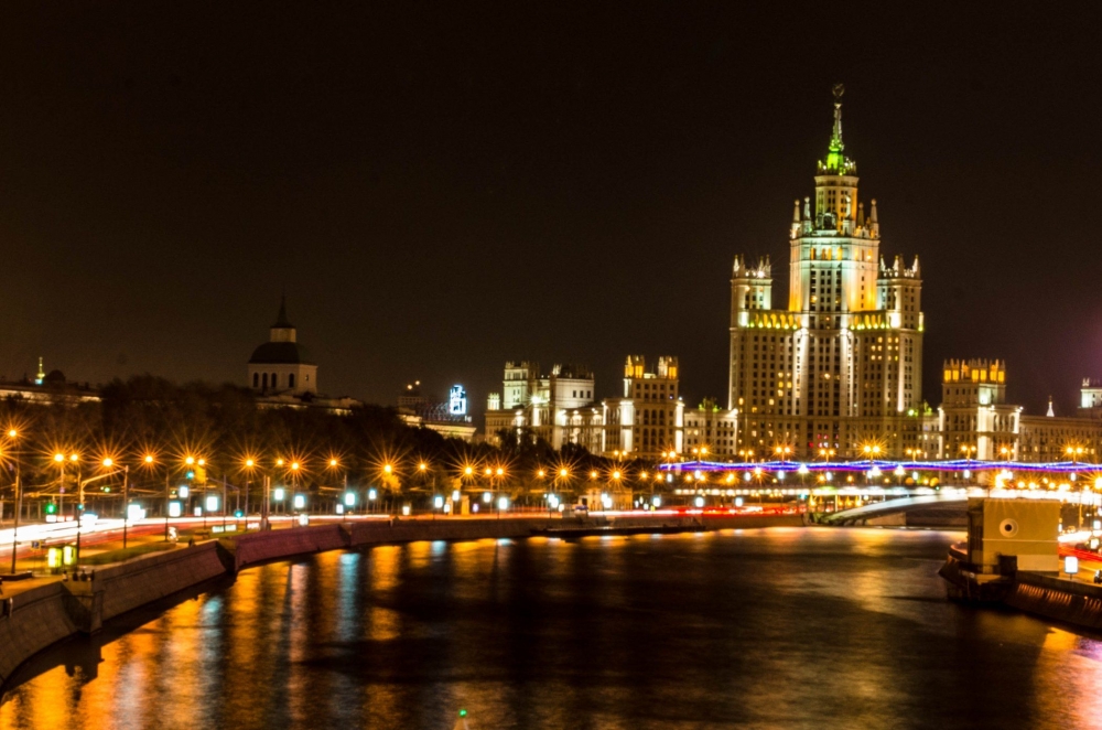 Этот город в 2005 году отпраздновал свое тысячелетие. До Москвы от него тоже чуть больше тысячи километров — 1282,64 км.
