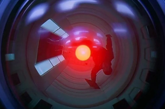 В этом фильме разумный компьютер HAL 9000 убил членов экспедиции к Юпитеру