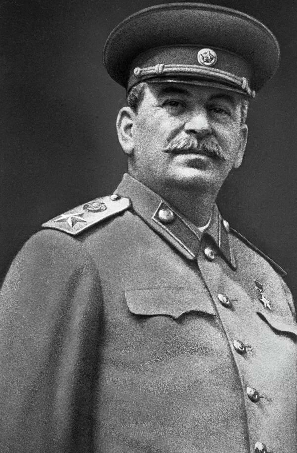 Какой политический противник из окружения Иосифа Сталина был уничтожен в Мексике?
