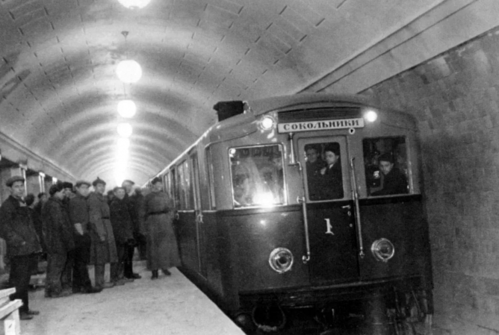 В каком году было открыто метро в Москве?
