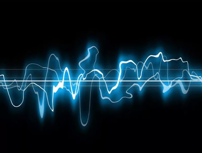 Возникновение вихревого электрического поля связано с: