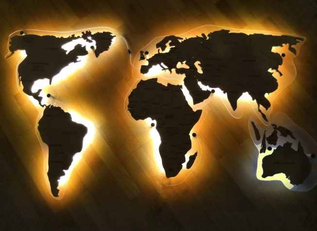 На какой плите располагается Тихий океан?