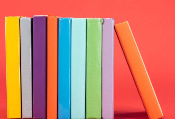 «Есть преступления хуже, чем сжигать книги. Например — не читать их». Где можно найти такие строки?