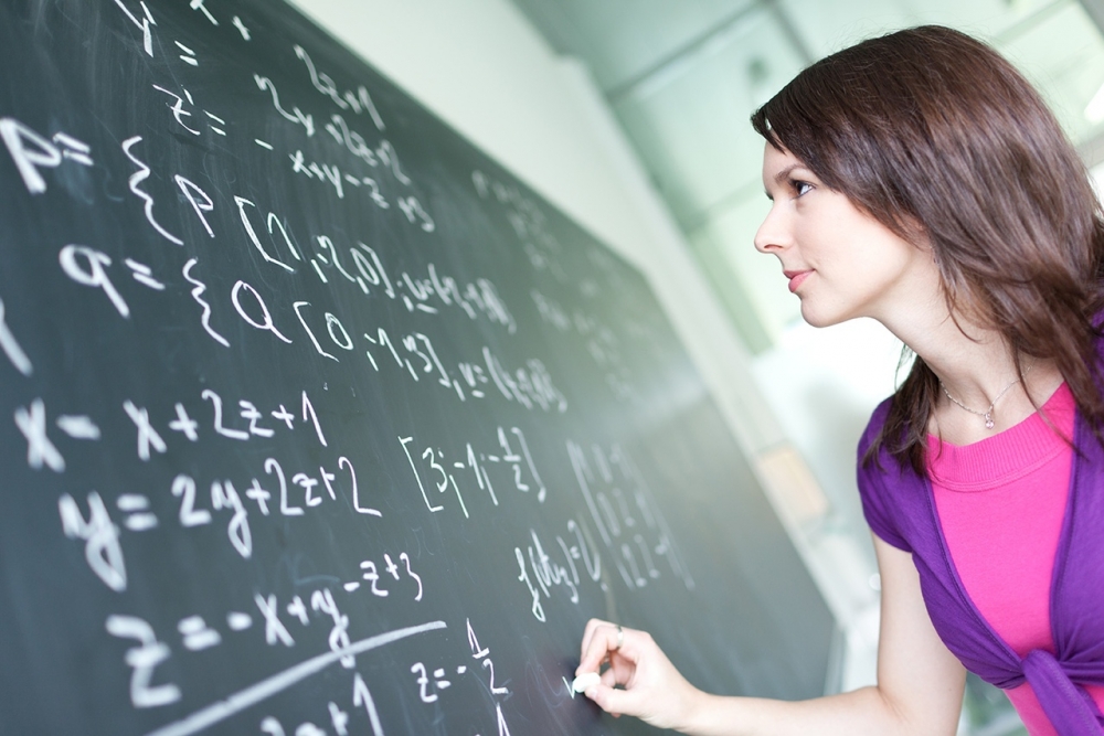 Чему равно произведение корней уравнения 3х2 + 8х – 4=0: