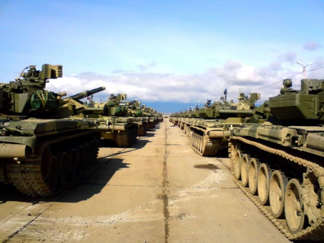 Основным поражающим фактором фугасных боеприпасов является