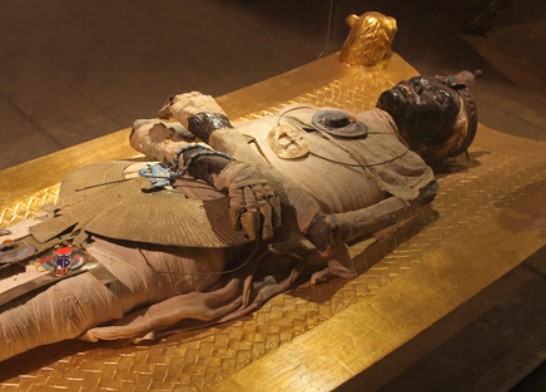 Кто из египетских богов считается царем загробного мира и судьей душ усопших?