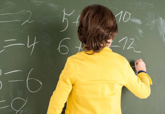 Сколько будет 4+4*4?