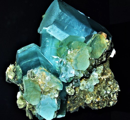 Как называется способность одинаковых по составу твердых веществ кристаллизоваться в разных модификациях