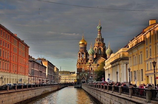Правда ли, что Санкт-Петербург получил своё имя в честь Петра I?