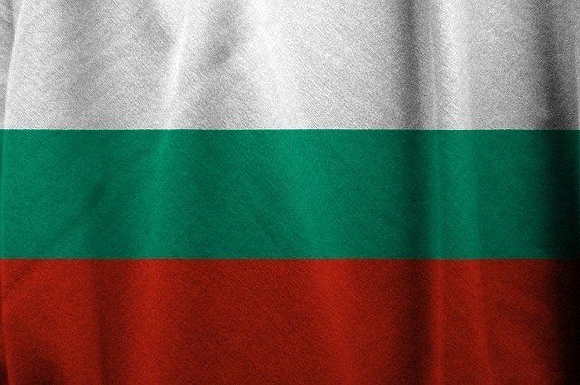 Флаг какой страны изображён на фото?