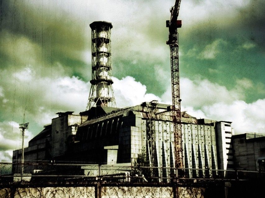 Мощный выброс радиации окрасил леса вокруг Чернобыльской АЭС в кислотно-салатовый цвет