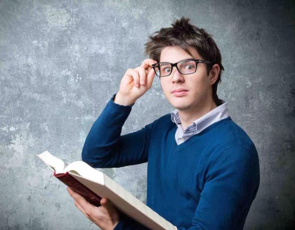 Which book your sister (to read) every evening? (Выберите: Настоящее простое или настоящее непрерывное)