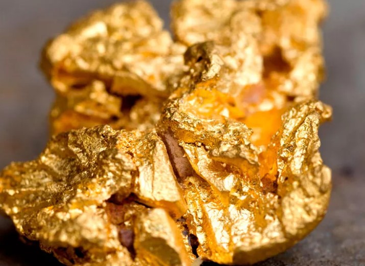 Как называется золото в виде очень тонких листов, которое чаще всего используется в декоративных целях, например, покрытие церковных куполов? Еще одним интересным фактом является использование этого вида золота в кулинарии.