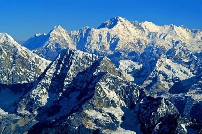 В каких горах находится Зейгалан, один из самых впечатляющих водопадов России?